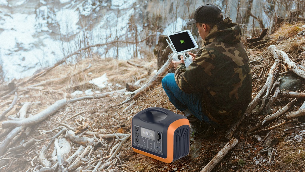 Портативная электростанция БПЛА с солнечным генератором мощностью 1000 Вт. Зарядка ipad.jpg