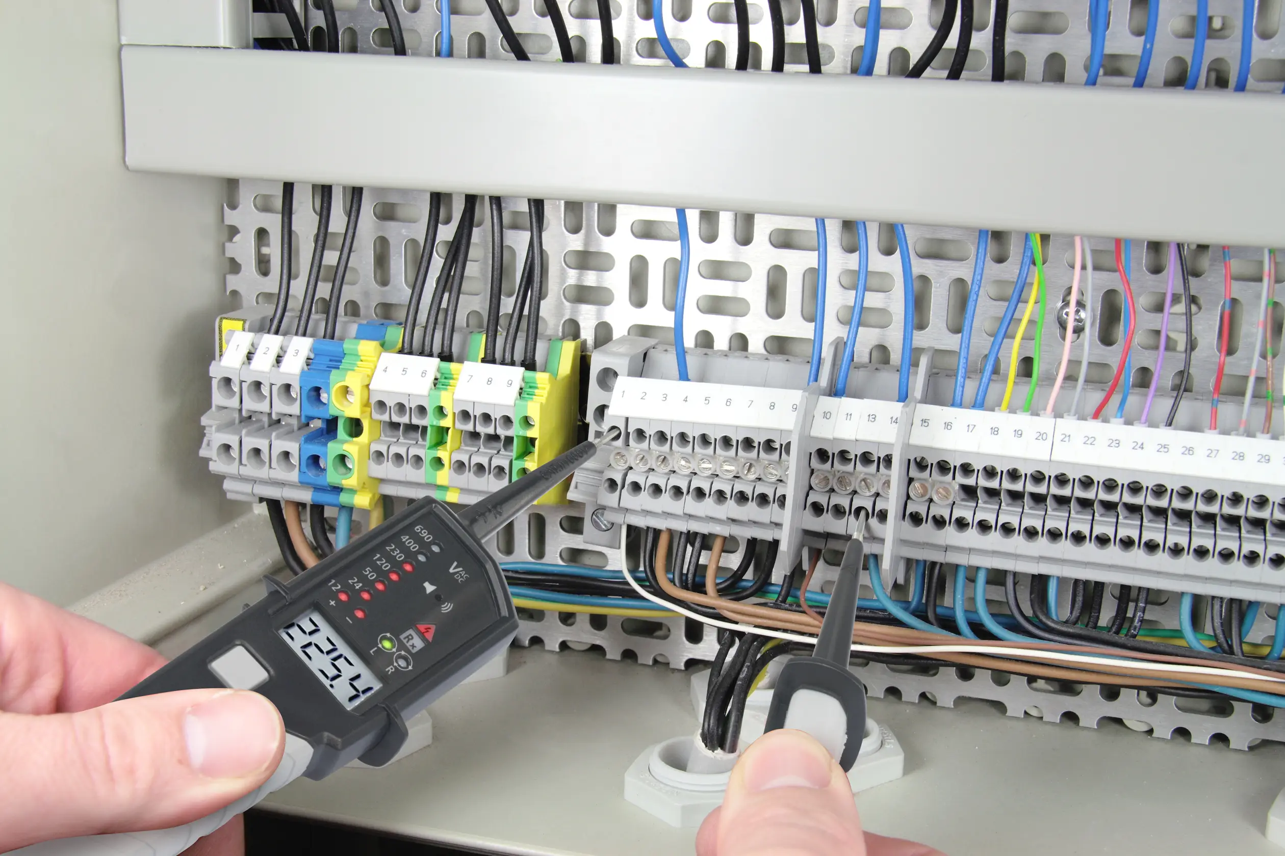 Двухполюсный тестер напряжения VOLTCRAFT VC-55 с ЖК-дисплеем, класс защиты CAT III 1000 В, класс защиты CAT IV 600 В.