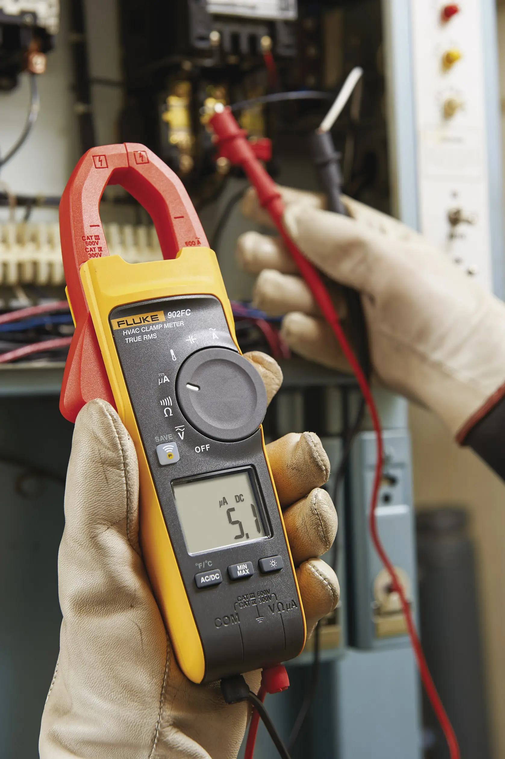 Цифровий мультиметр Fluke 902 FC із струмовими кліщами та підсвічуванням, CAT III 600 В, CAT IV 300 В, кількість відображень: 6000