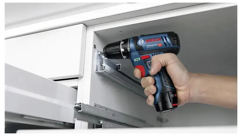 Аккумуляторная дрель-шуруповерт Bosch Professional GSR 12V-15 060186810F 12 В с 2 аккумуляторами