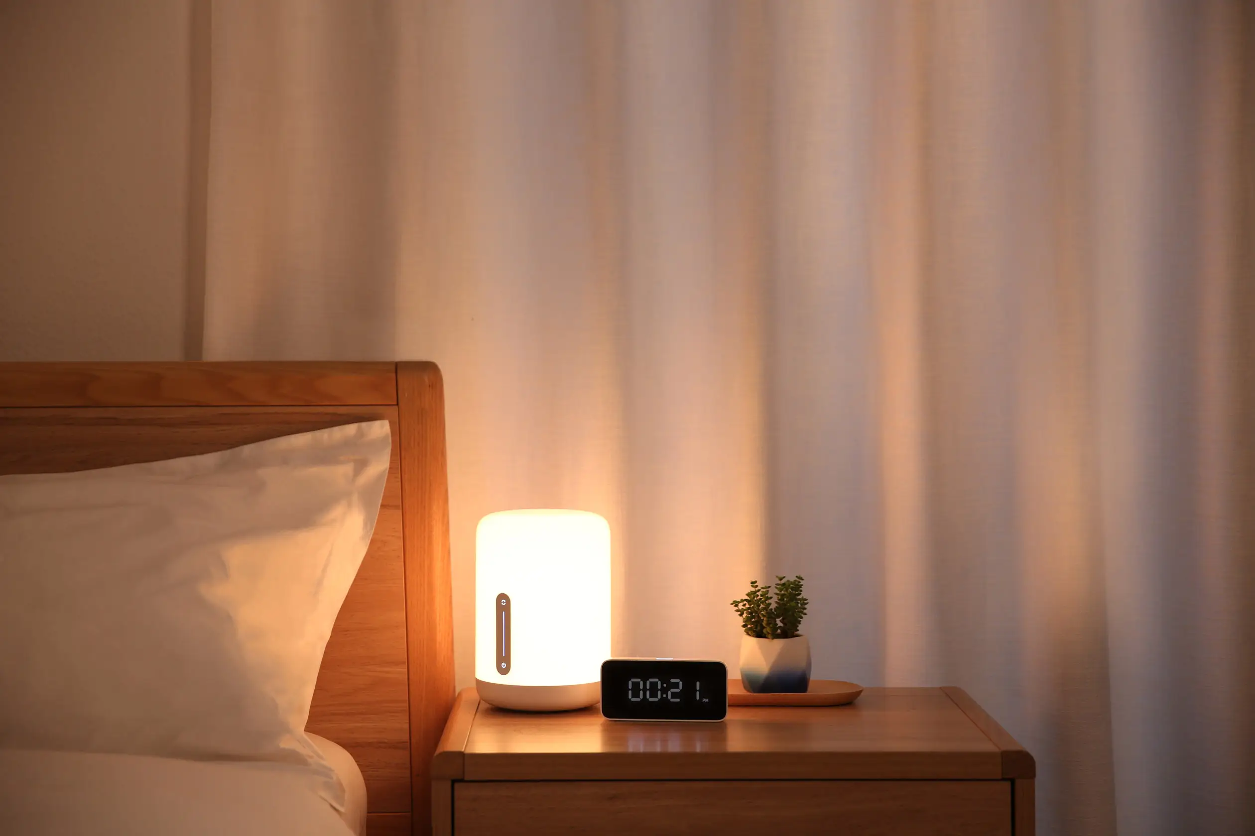 Настольная лампа Xiaomi Mi Bedside Lamp 2 XM200010, 9 Вт, белая, 400 лм.