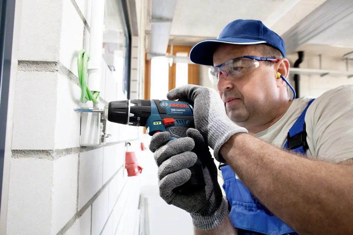 Аккумуляторная ударная дрель Bosch Professional GSB 12V-15, 2 скорости, в комплекте 2 аккумулятора.