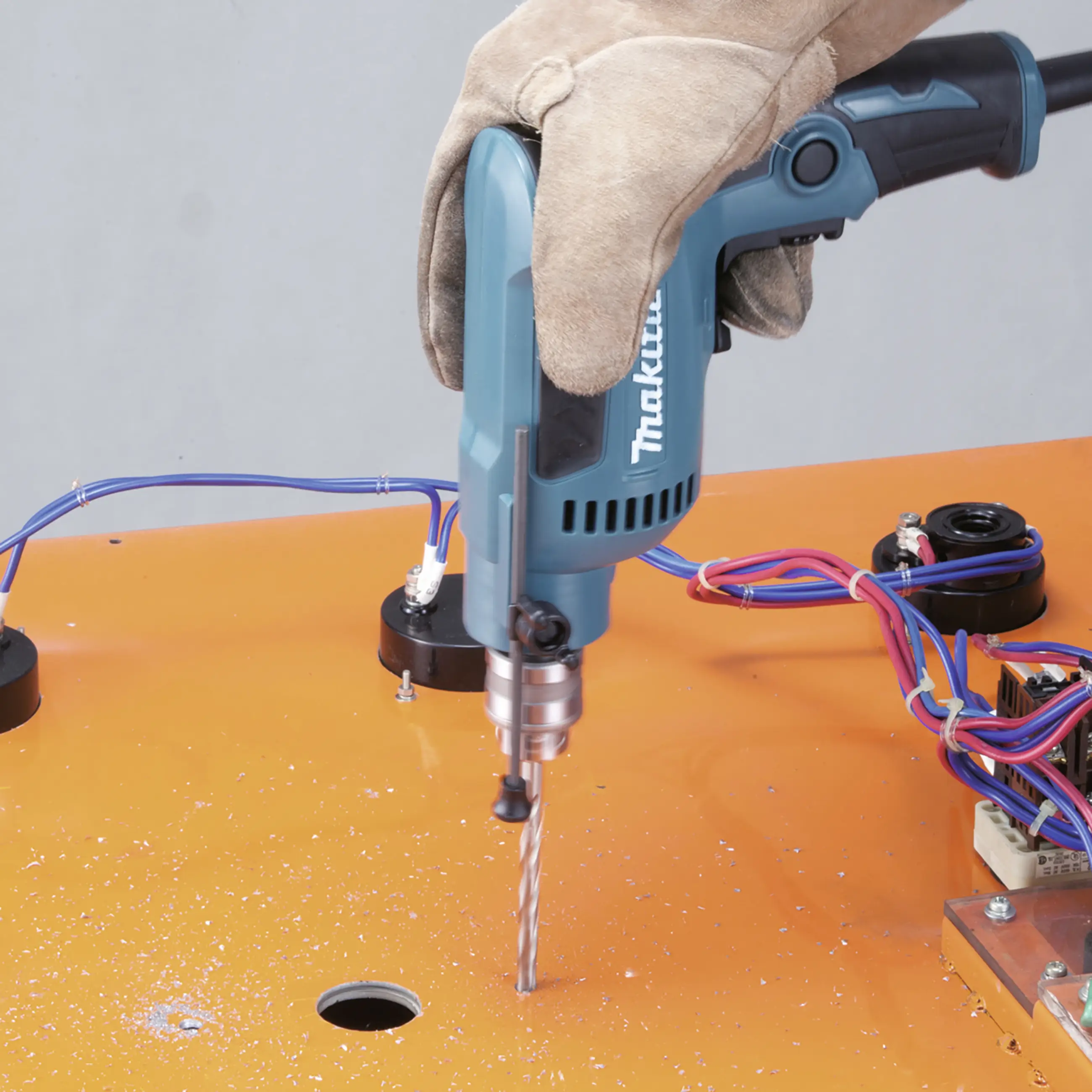 Makita DP2010J DP2010J Дрель 370 Вт