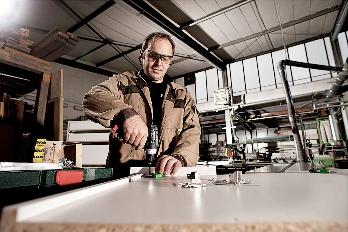 Metabo POWERMAXX BS BASIC 600984500 Аккумуляторная дрель-шуруповерт 12 В 2,0 А·ч в комплекте: 2 аккумулятора, зарядное устройство,