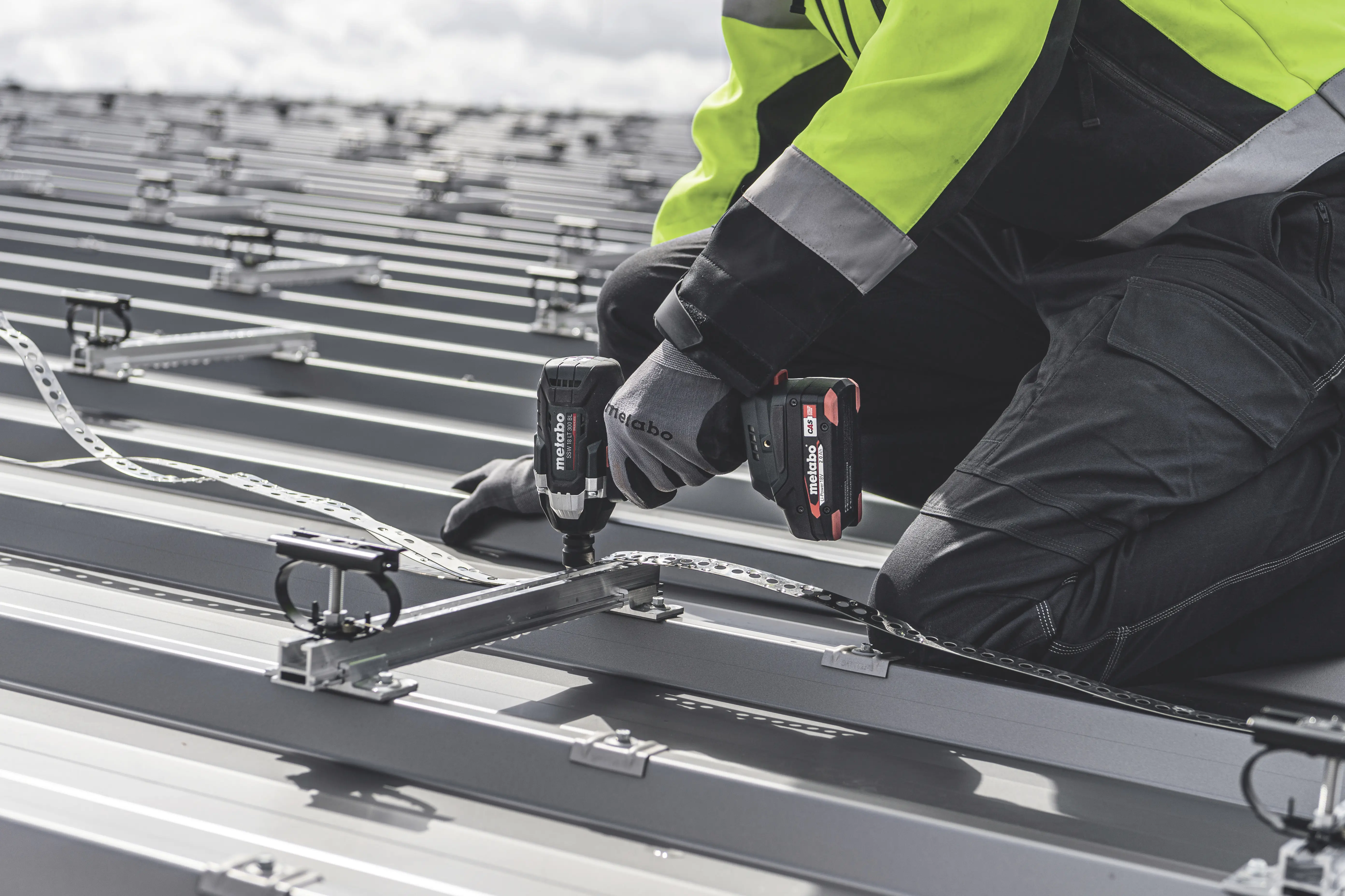 Metabo SSW 18 LT 300 BL 602398850 Аккумуляторный ударный гайковерт 300 Нм 18 В Количество аккумуляторов в комплекте: 0 без аккумул