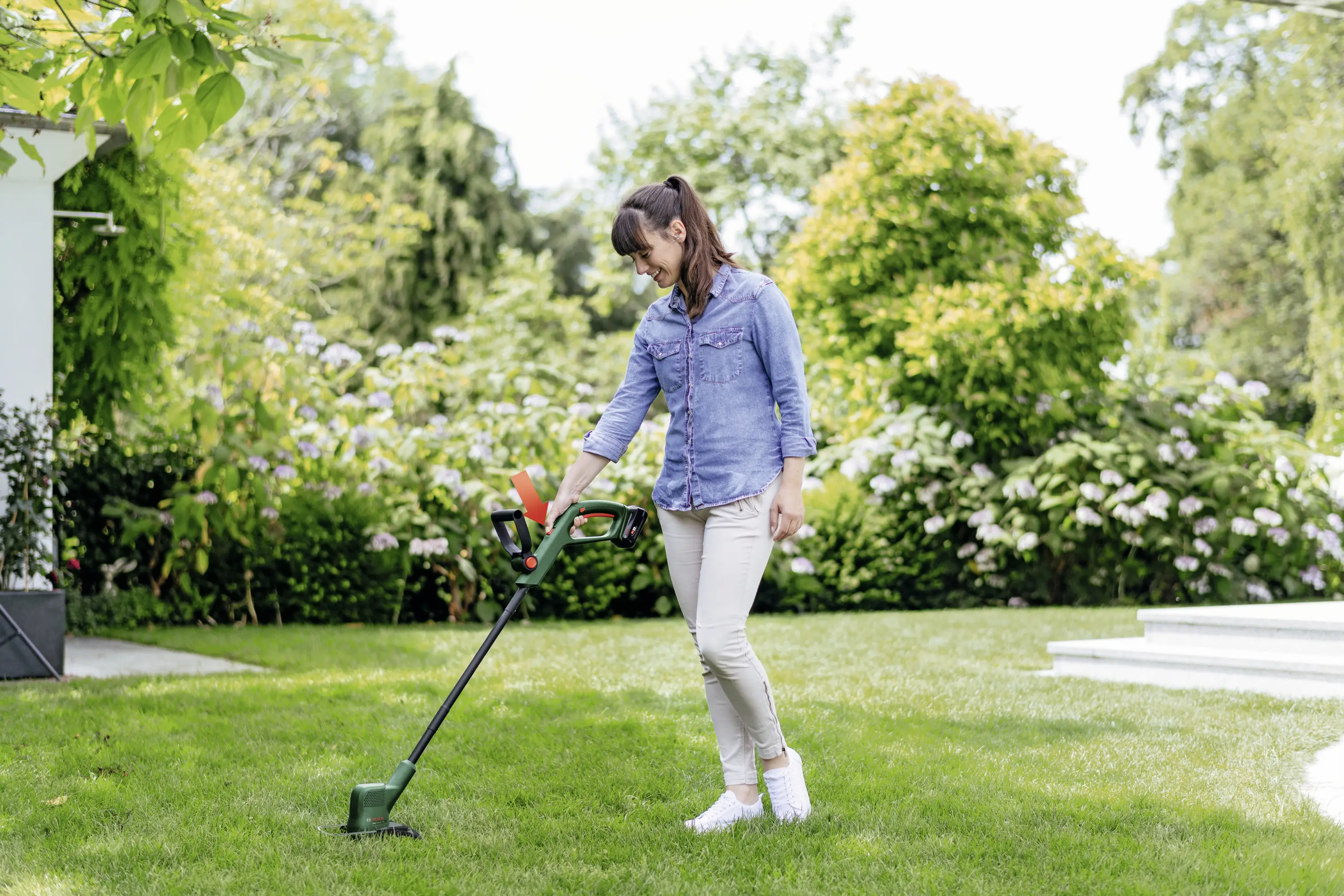 Акумуляторний тример Bosch Home and Garden EasyGrassCut 18V-26 з акумулятором та зарядним пристроєм, максимальна ширина скошування