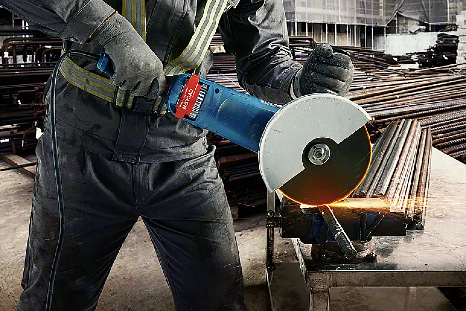 Угловая шлифовальная машина Bosch Professional GWS 24-230 PZ 06018C3400 мощностью 2400 Вт