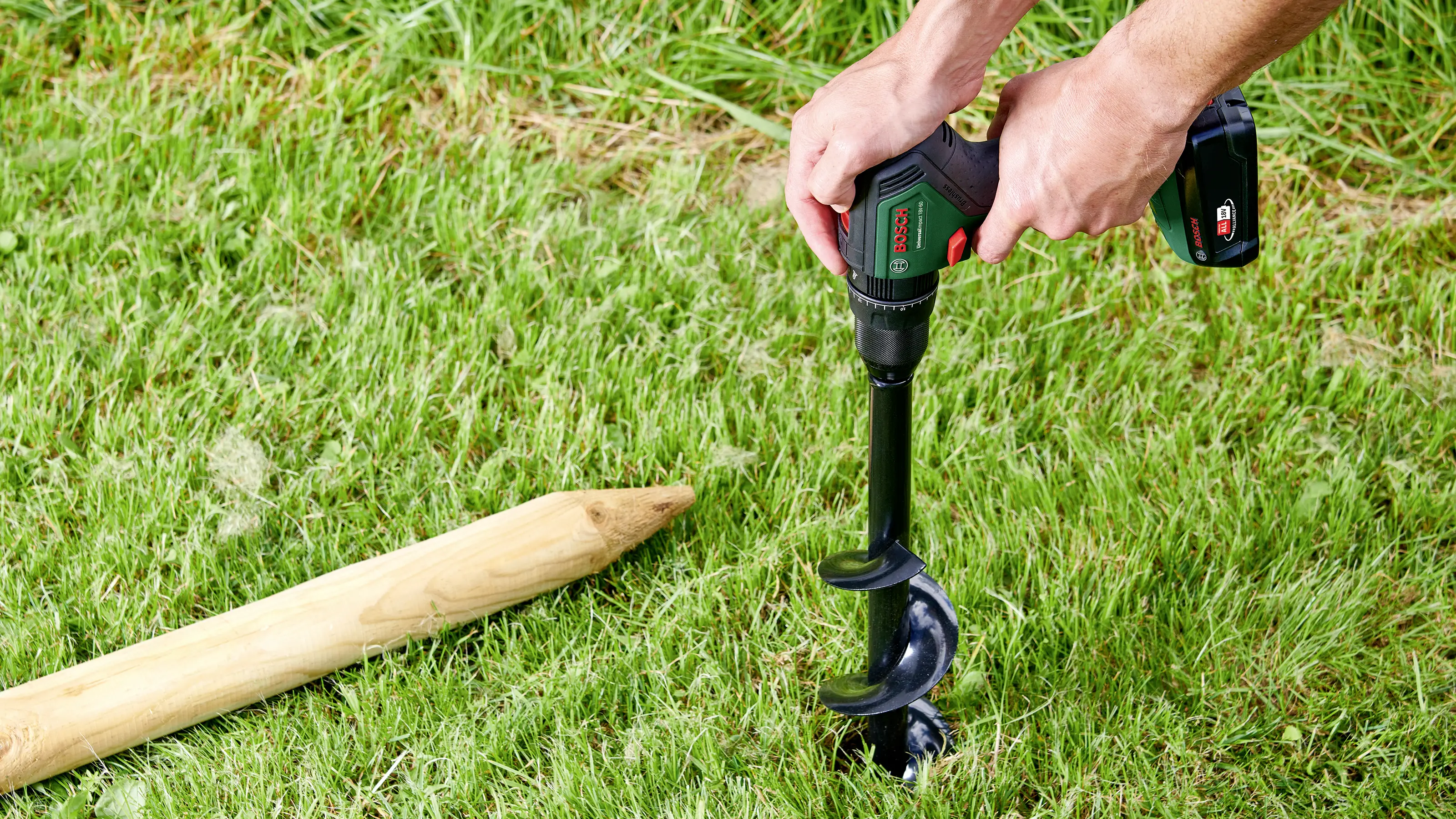 Аккумуляторная ударная отвертка Bosch Home and Garden UniversalImpact 18V-60 06039D7101 18 В 2,0 Ач, вкл. аккумулятор, вкл. зарядн