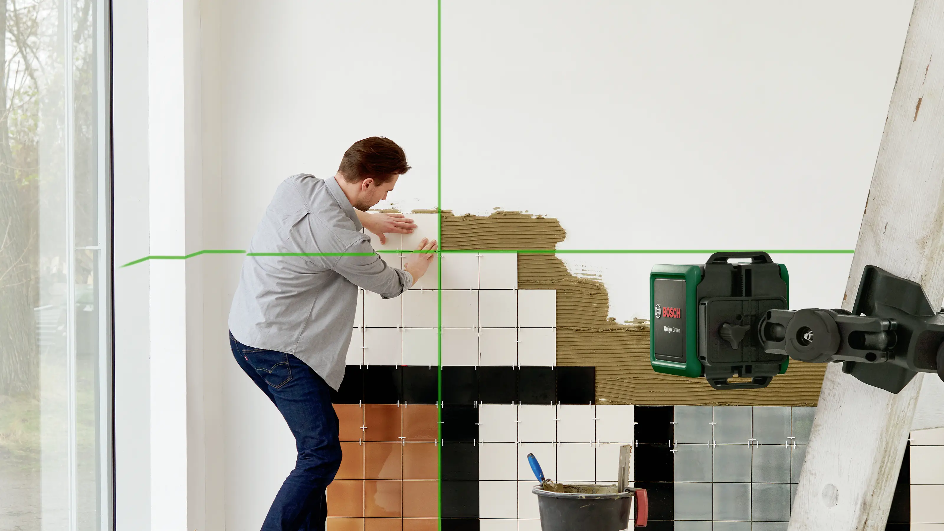 Лазерний нівелір Bosch Home and Garden Quigo Green II 0603663C02 з перехресним розташуванням ліній, максимальна дальність дії: 12