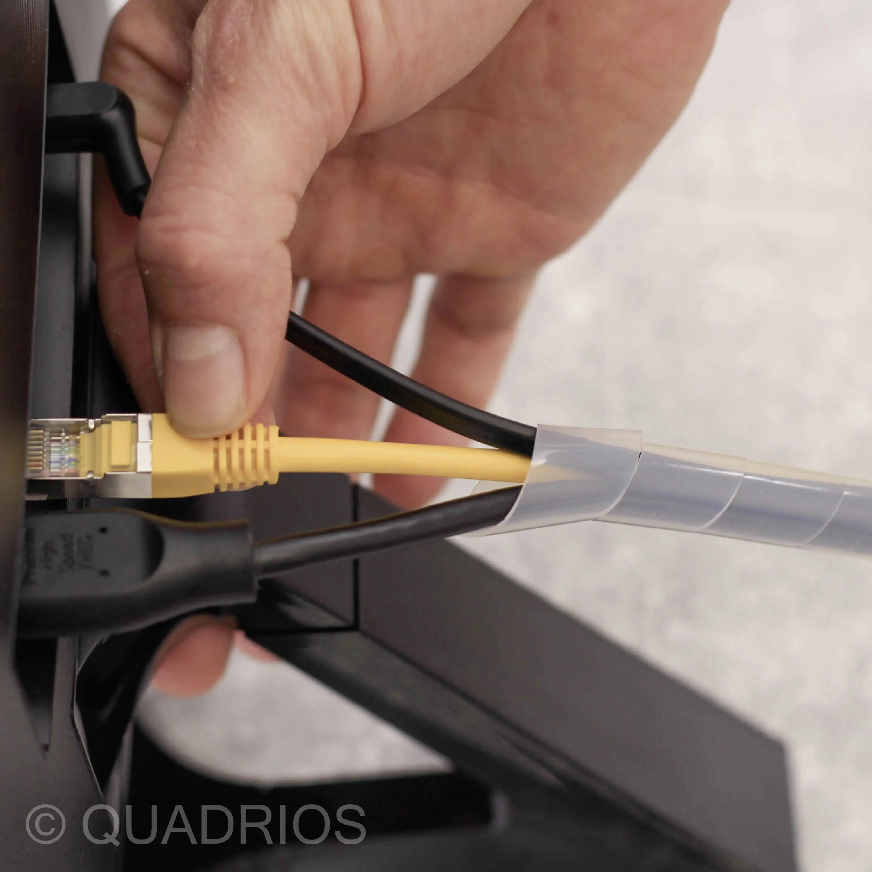 Спиральный шланг Quadrios 2111C143, 12-70 мм, белый, 1 комплект