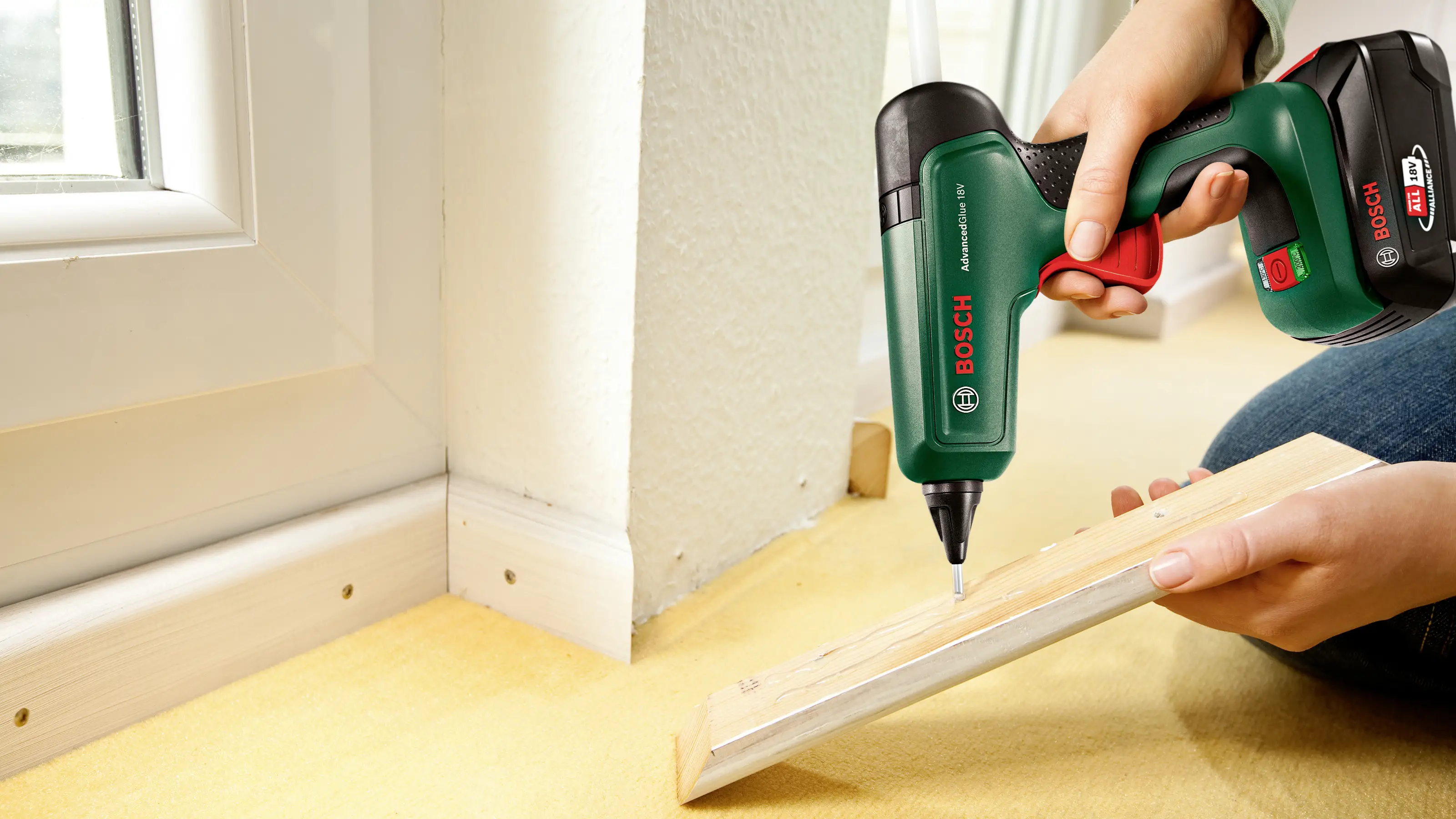 Клеевой пистолет Bosch Home and Garden AdvancedGlue 18V, беспроводной, без аккумулятора и зарядного устройства, диаметр отверстия