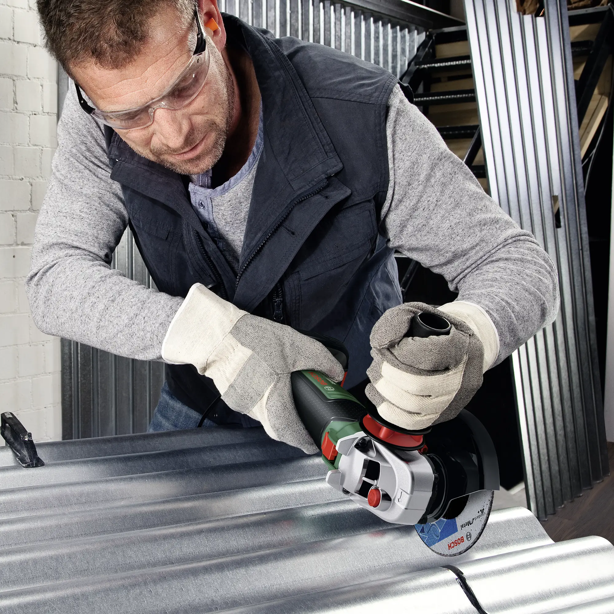 Аккумуляторная угловая шлифовальная машина Bosch Home and Garden AdvancedGrind 18-80 06033E5100
