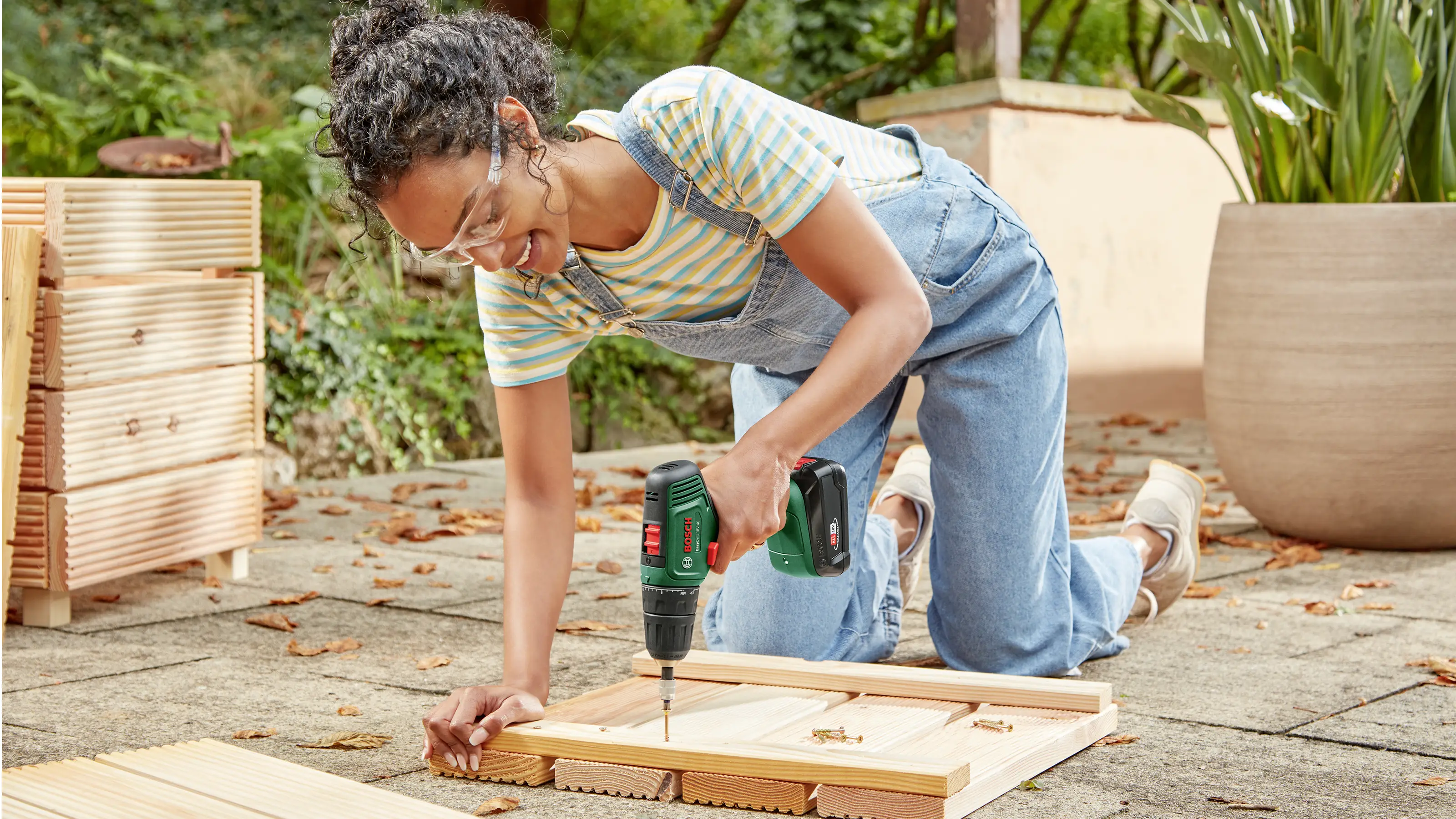 Аккумуляторная дрель Bosch Home and Garden EasyDrill 18V-40 06039D8002 18 В 1,5 А·ч в комплекте с 2 аккумуляторами, зарядным устро