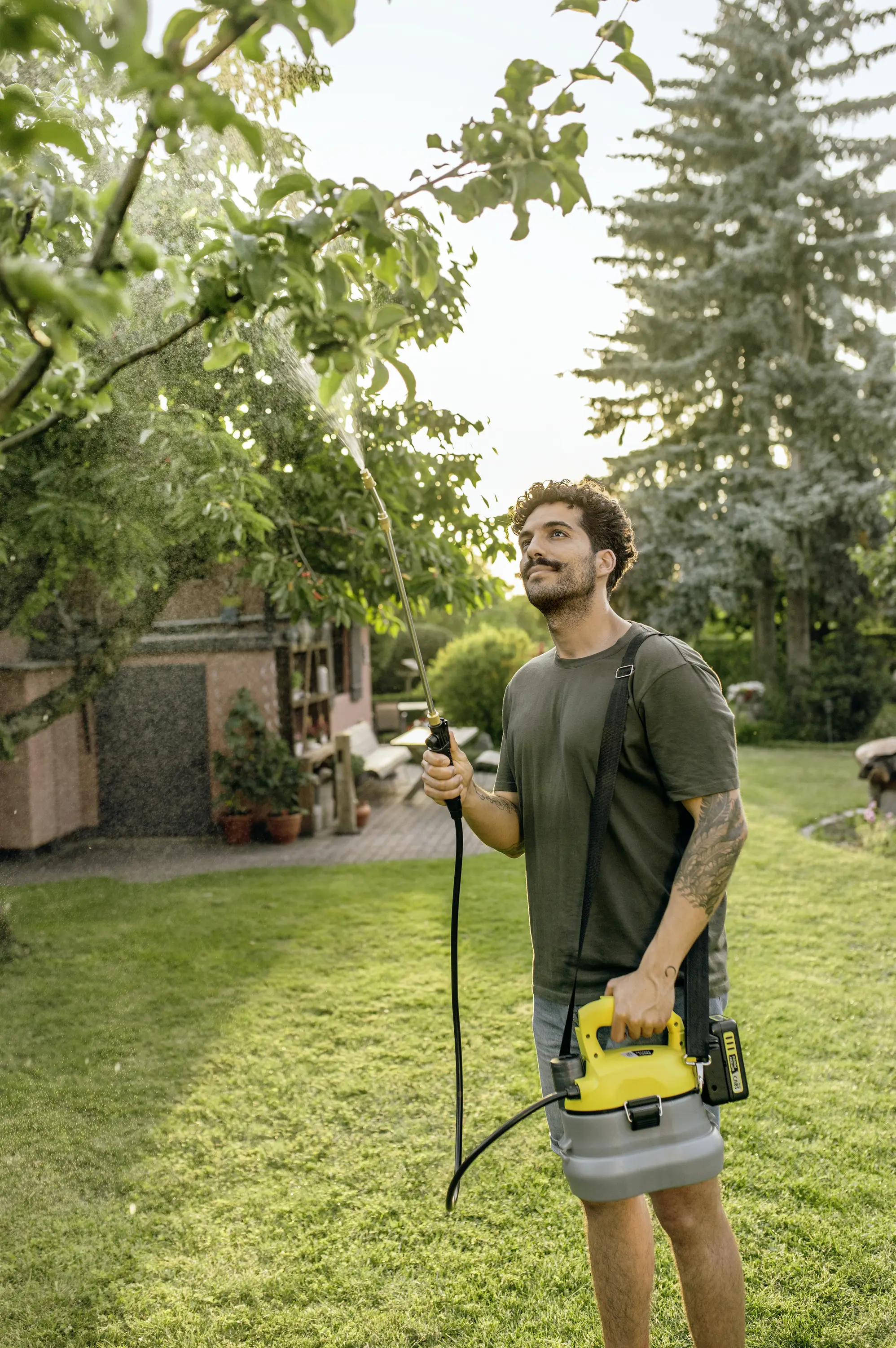 Напірний розпилювач Kärcher Home & Garden PSU 4-18
