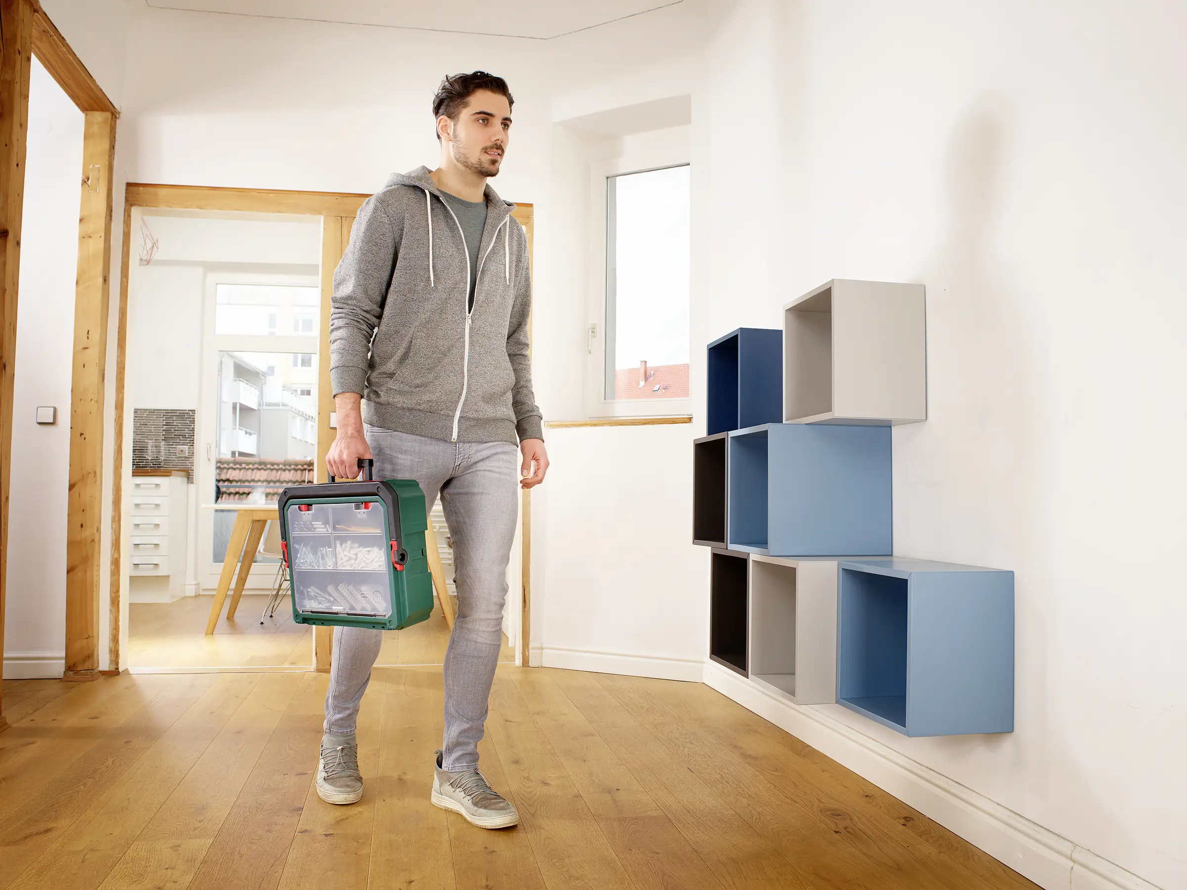Аккумуляторная ударная дрель Bosch Home and Garden Universal Impact 18V с двумя скоростями, в комплекте зарядное устройство и кейс