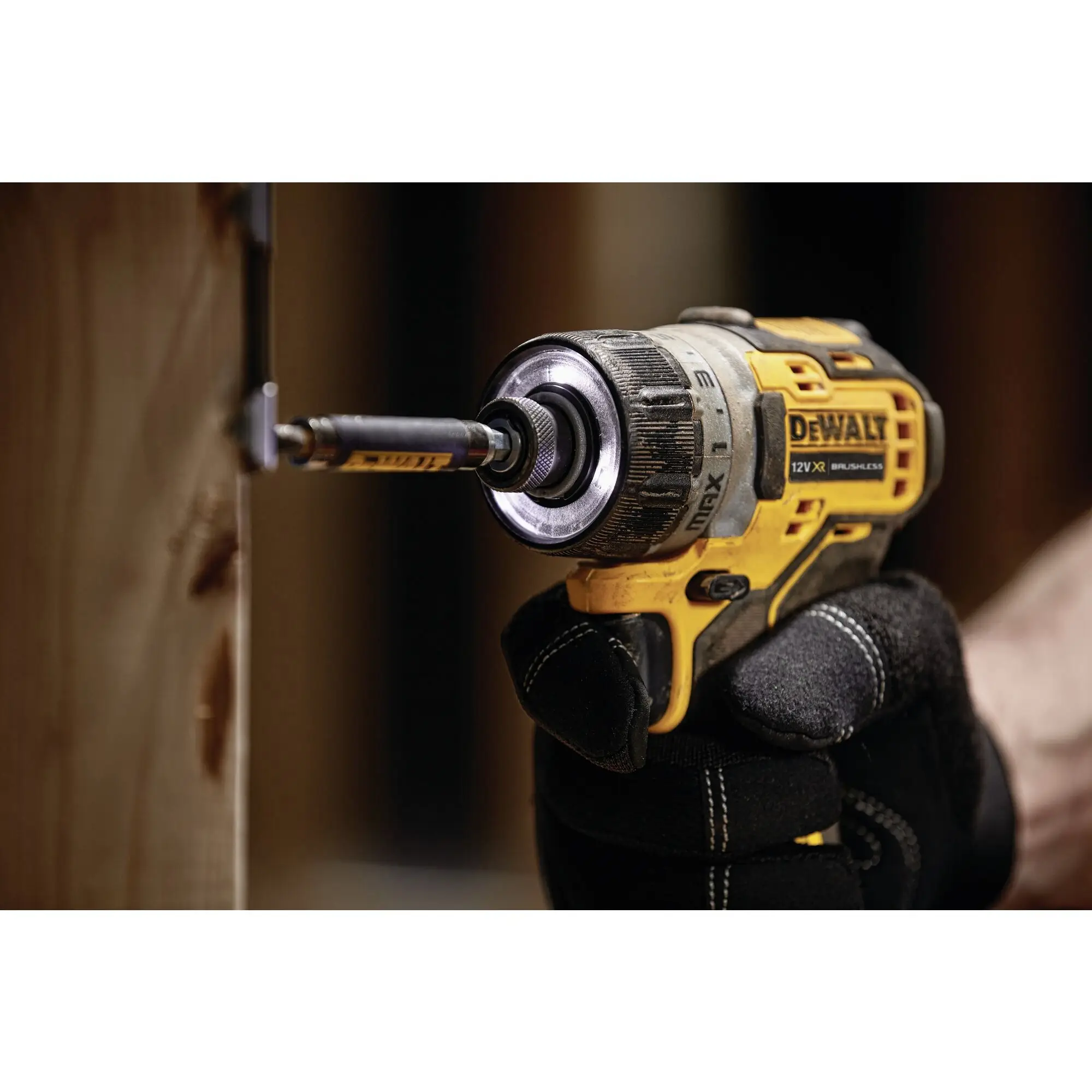 Аккумуляторная шуруповерт DEWALT DCF601D2-QW DCF601D2-QW 2 Ач, бесщеточный