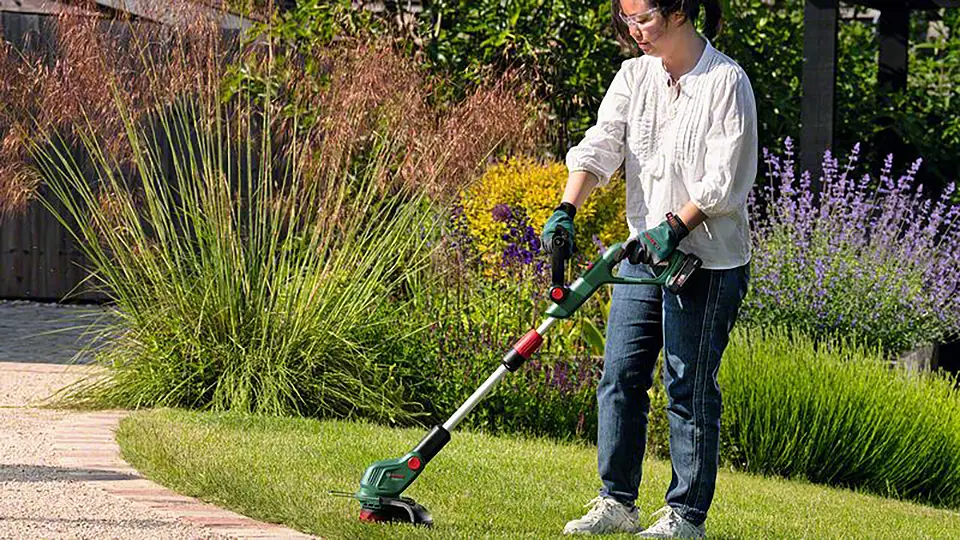 Акумуляторний тример Bosch Home and Garden UniversalGrassCut 18V-26-500 без акумулятора та зарядного пристрою