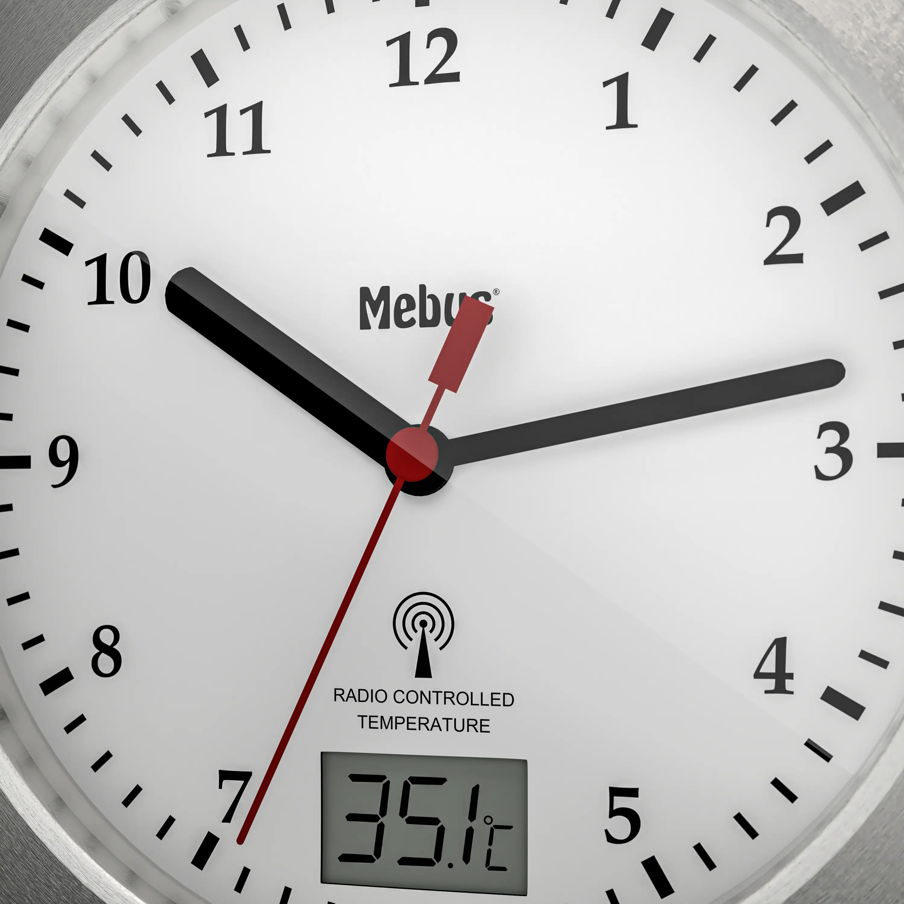 Настінний годинник Mebus 41124 з радіокеруванням 17 см x 60 мм, сріблястий, підходить для вологих приміщень