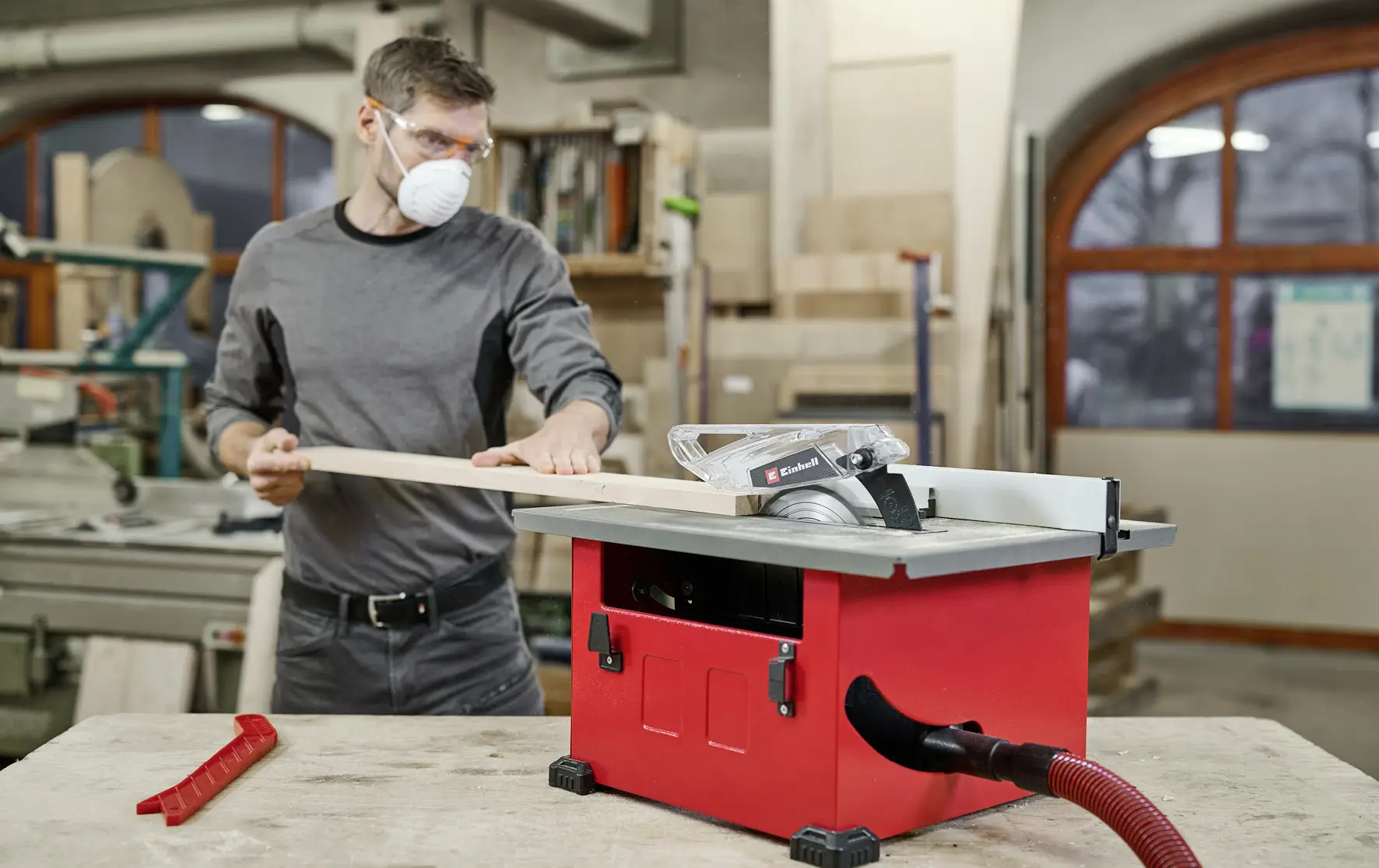 Настільна пилка Einhell TC-TS 8 210 мм 230 В