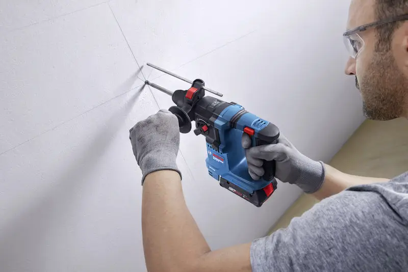 Аккумуляторная ударная дрель Bosch Professional GBH 18V-18 SDS-Plus 18 В 2,0 Ач (без аккумулятора)
