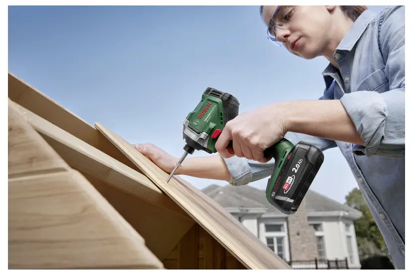 Аккумуляторный ударный гайковерт Bosch Home and Garden UID 18V-210 06039E7000 18 В