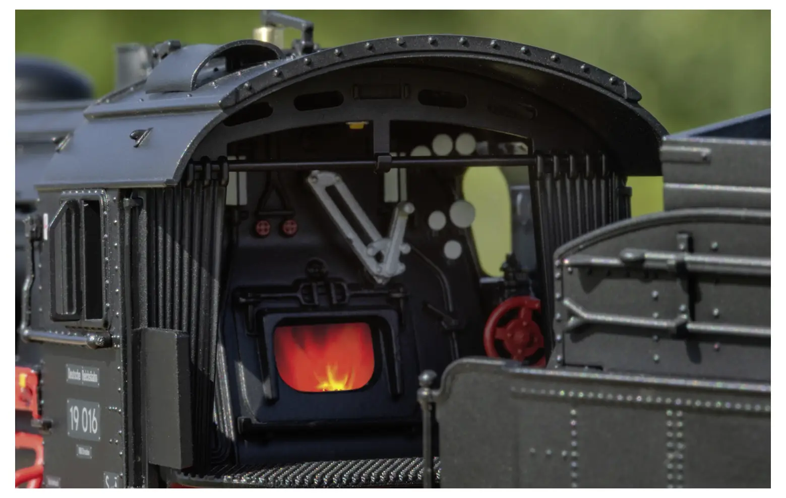 Паровоз H0 Märklin 038190, цифровая звуковая система переменного тока, длина по буферам: 260 мм, эпоха: III