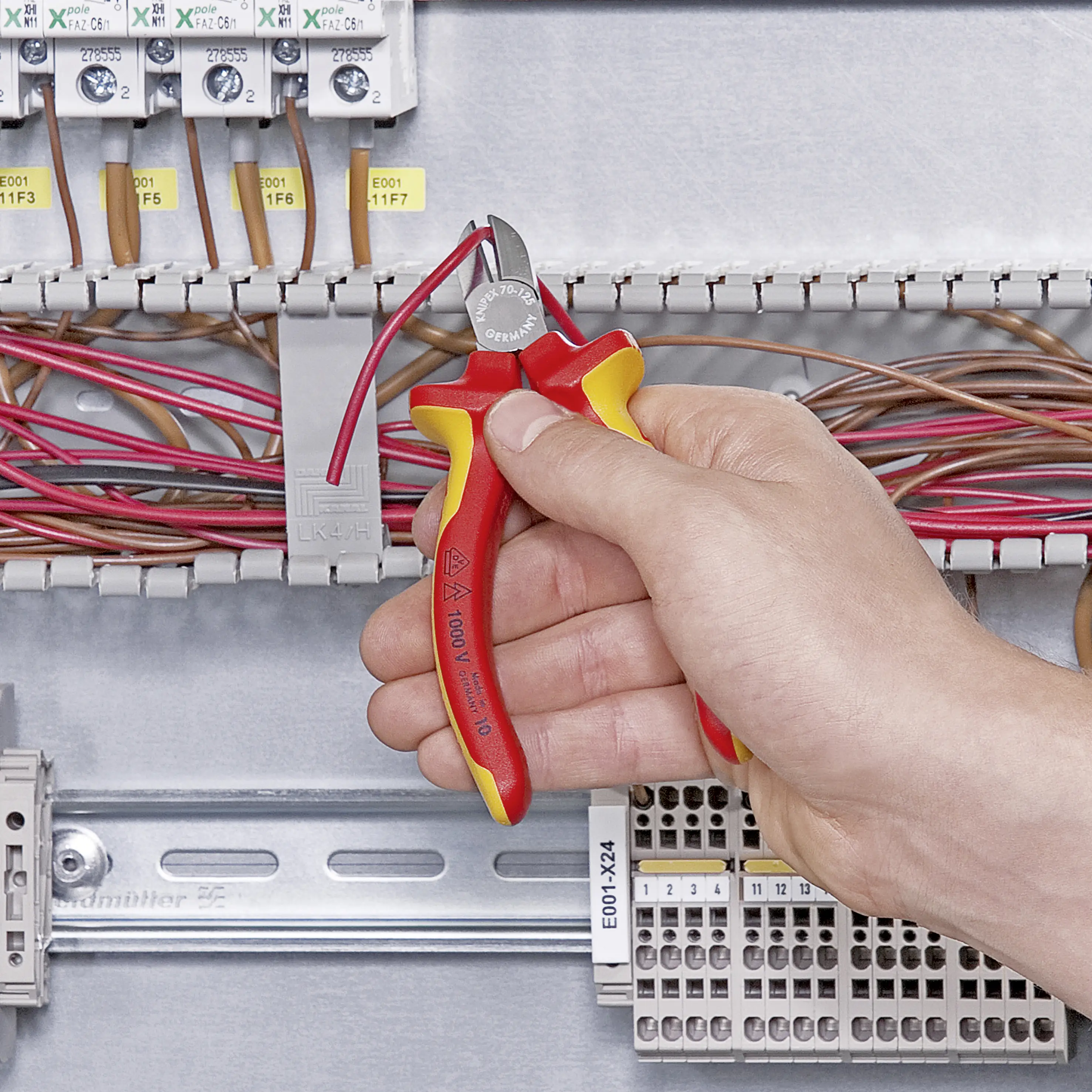 Плоскогубці Knipex 70 06 125, 125 мм, 62 HRC, VDE