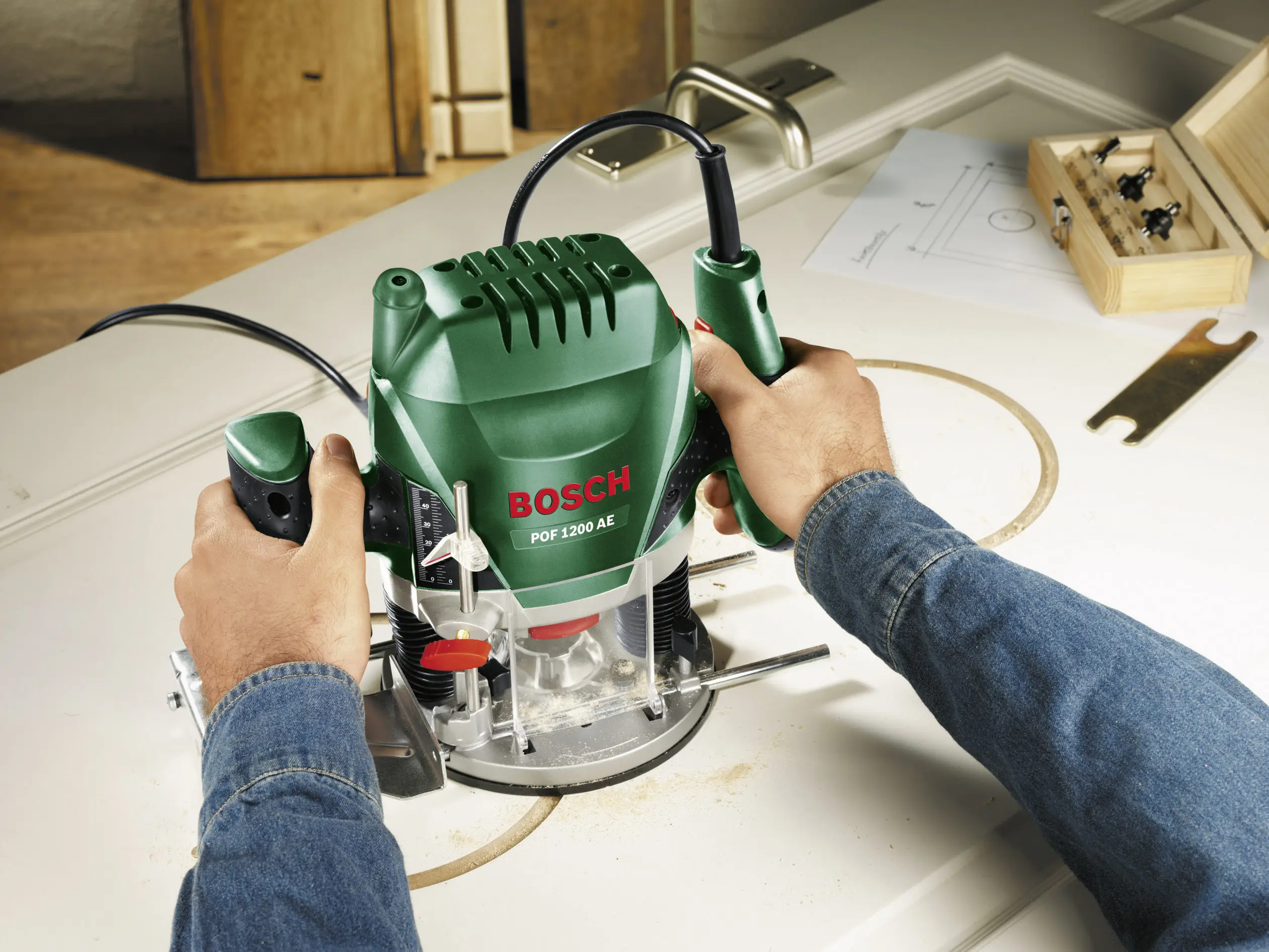 Фрезер Bosch Home and Garden POF 1200 AE 060326A100, 1200 Вт