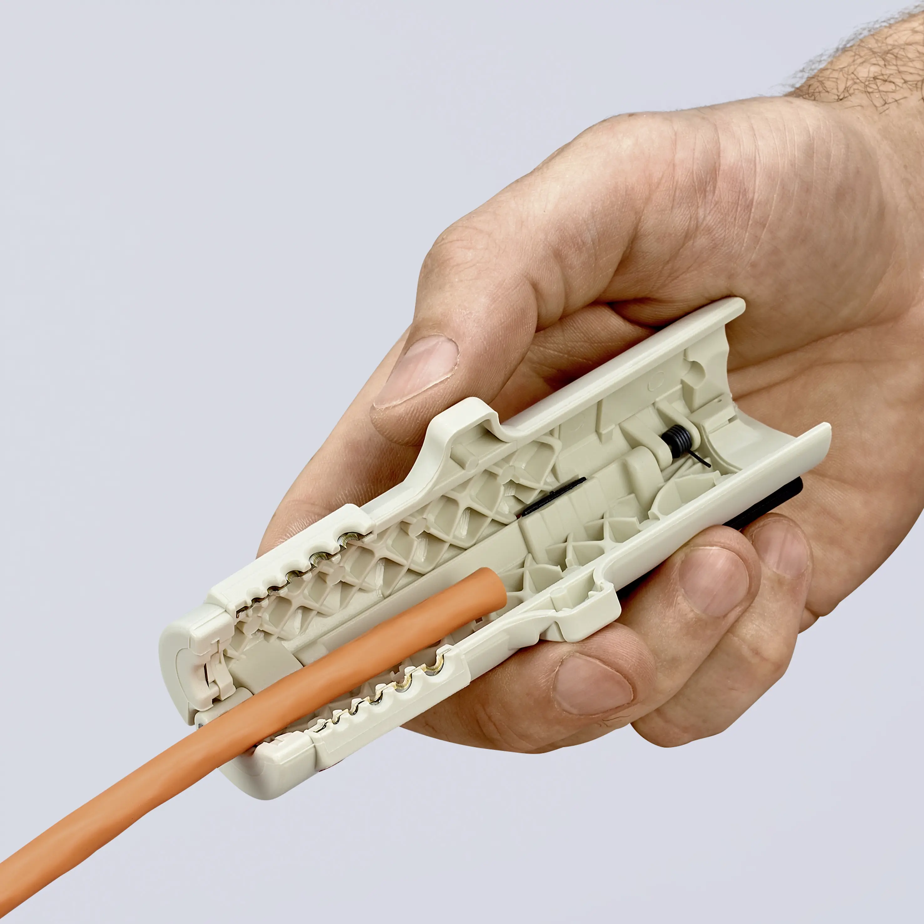 Инструмент для зачистки проводов Knipex 16 65 125 SB, диаметр провода от 4,5 до 10 мм.