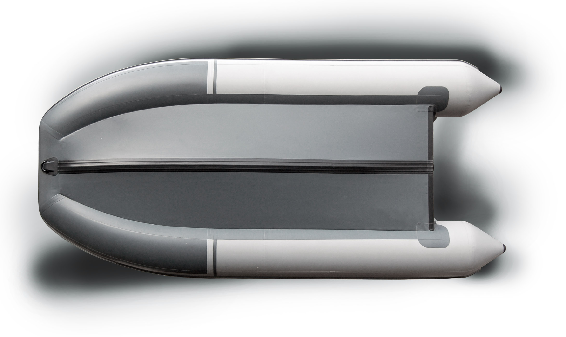 ПВХ 850-900 гр/м2 хорошего качества собственные конструктивные «секреты» и «настройки», благодаря которым лодка имеет улучшенную управляемость