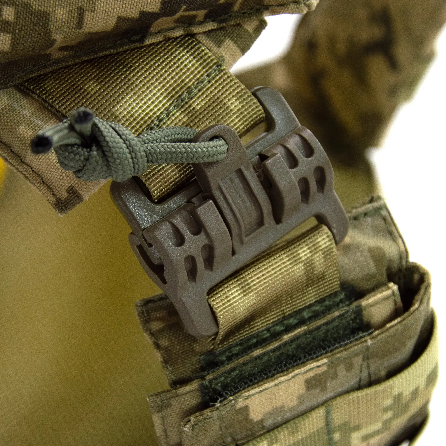 4 - MELGO, MG_PLATE_CORD_MULTICAM_COYOTE
