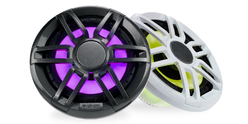 Спортивні динаміки серії XS зі світлодіодним освітленням RGB забезпечують яскраве і рівномірне підсвічування у широкому спектрі кольорів Спортивні динаміки серії XS зі світлодіодним освітленням RGB забезпечують яскраве і рівномірне підсвічування у широкому спектрі кольорів