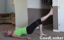 Мах ногой в мостике