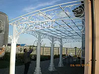 Козырек над входом