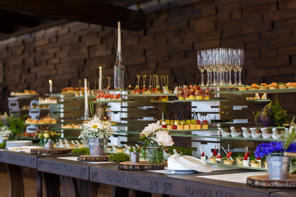 buffet-risers