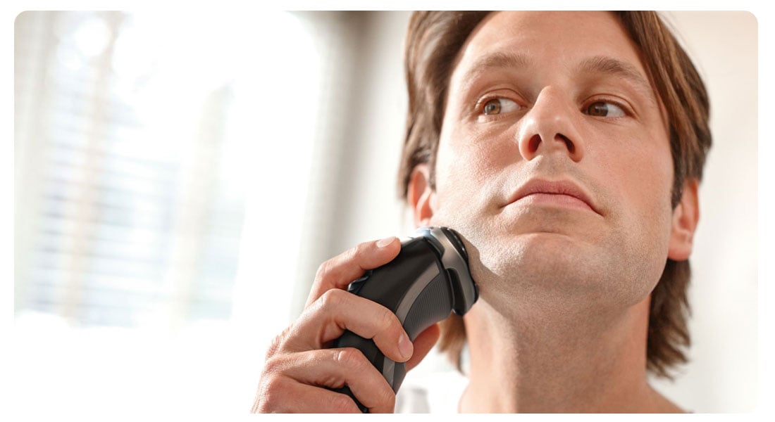 Воспользуйтесь возможностью комфортного бритья на сухую. Система лезвий ComfortCut с головками круглый профиль был разработан с думают о простом продвижении по коже и ее защите от zadraśnięciami и травм