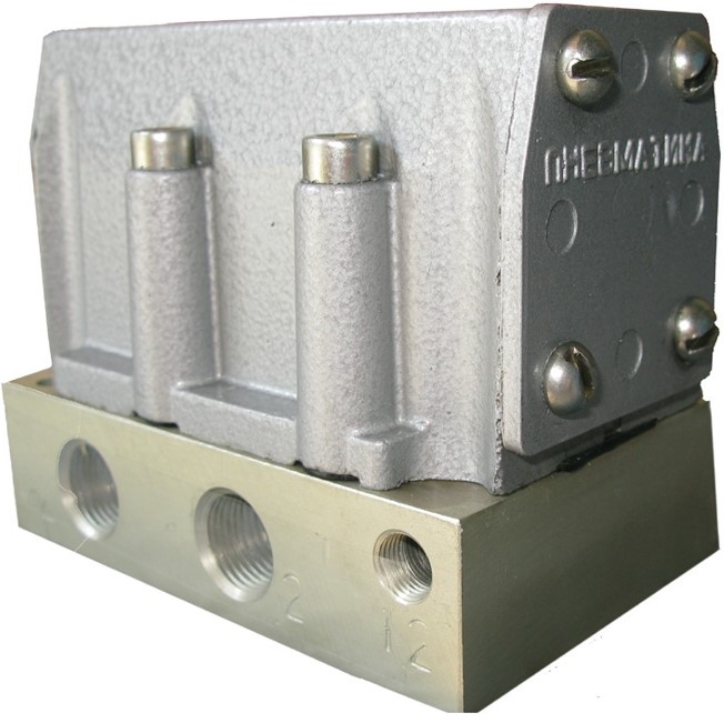 Пневмораспределитель В63-24А