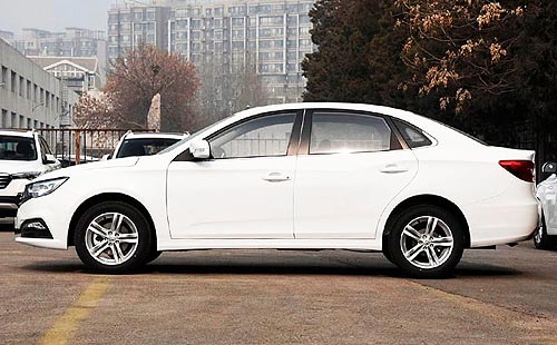 В Україні стартували продажі самого доступного на ринку седана з коробкою «автомат» FAW B30 - FAW