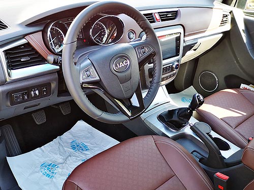 В Украине дебютировал доступный китайский пикап JAC T8 - JAC